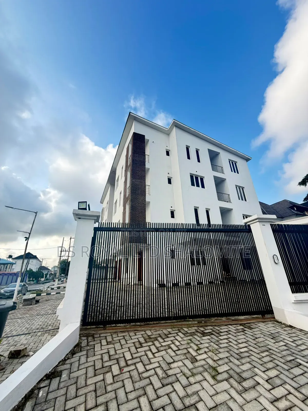 5bdrm Maisonette in Lekki Phase 1 for sale in Lekki Phase 1