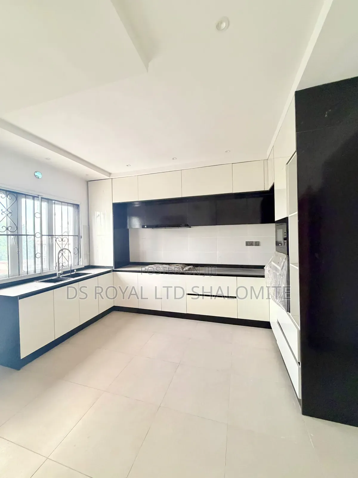 5bdrm Maisonette in Lekki Phase 1 for sale in Lekki Phase 1
