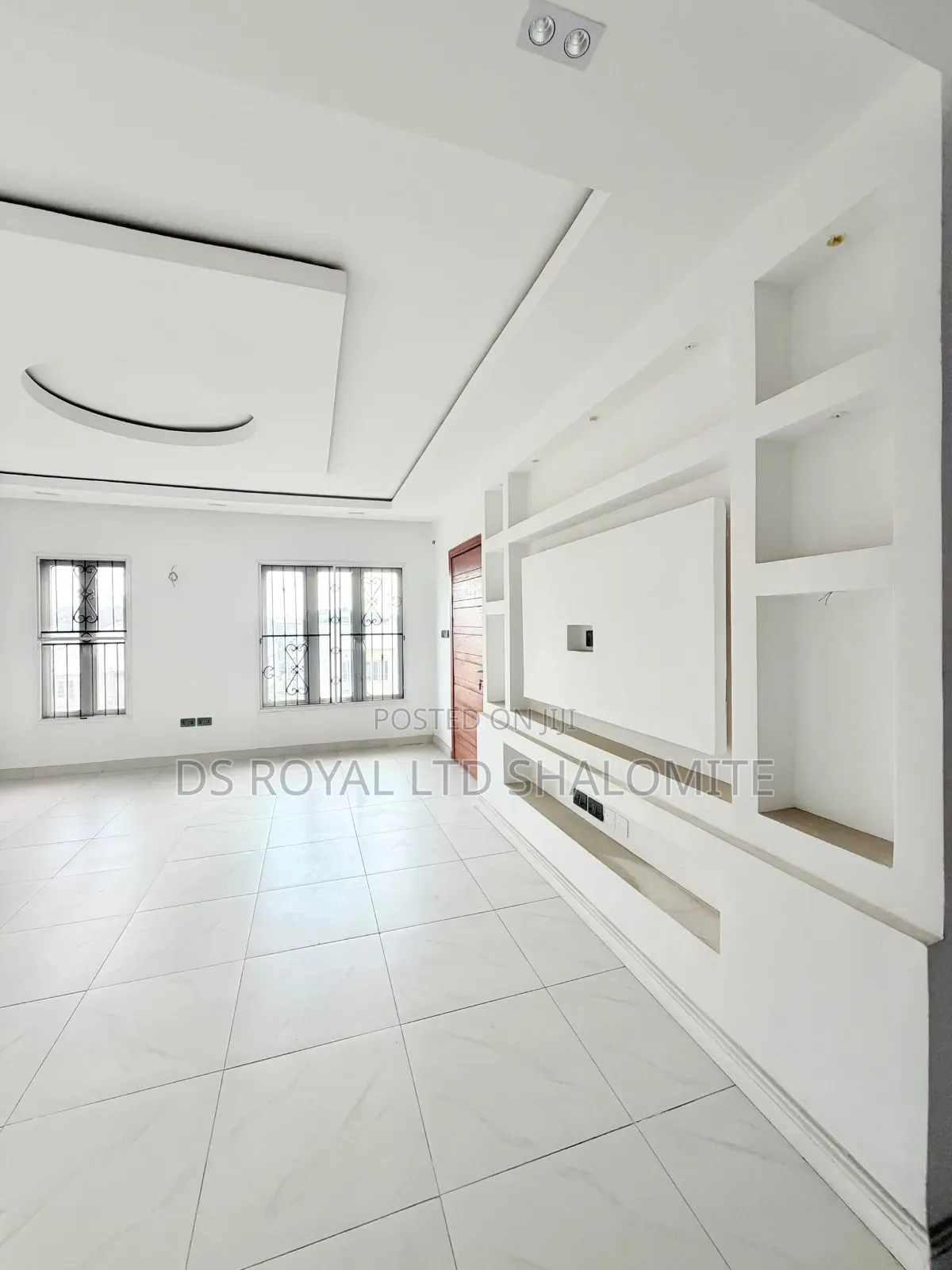 5bdrm Maisonette in Lekki Phase 1 for sale in Lekki Phase 1