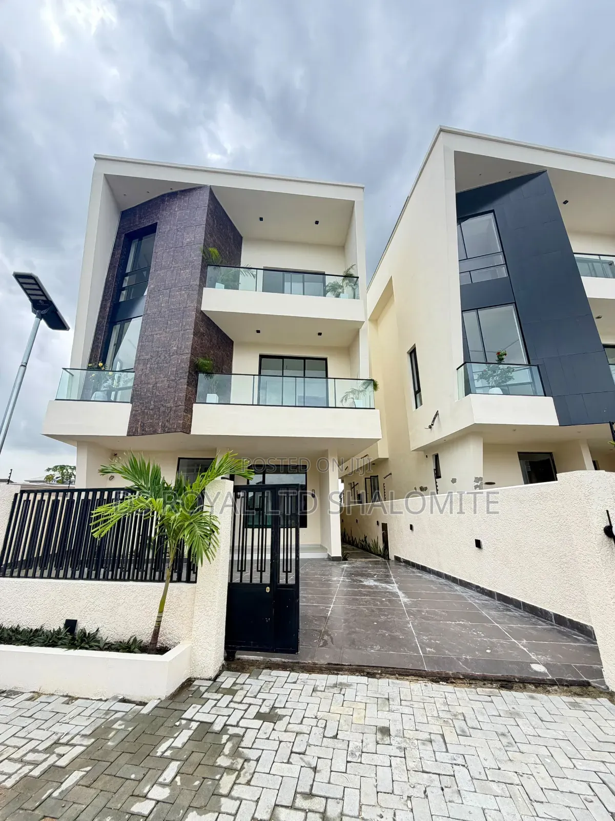 5bdrm Duplex in Ilaje / Lekki for sale in Ilaje / Lekki