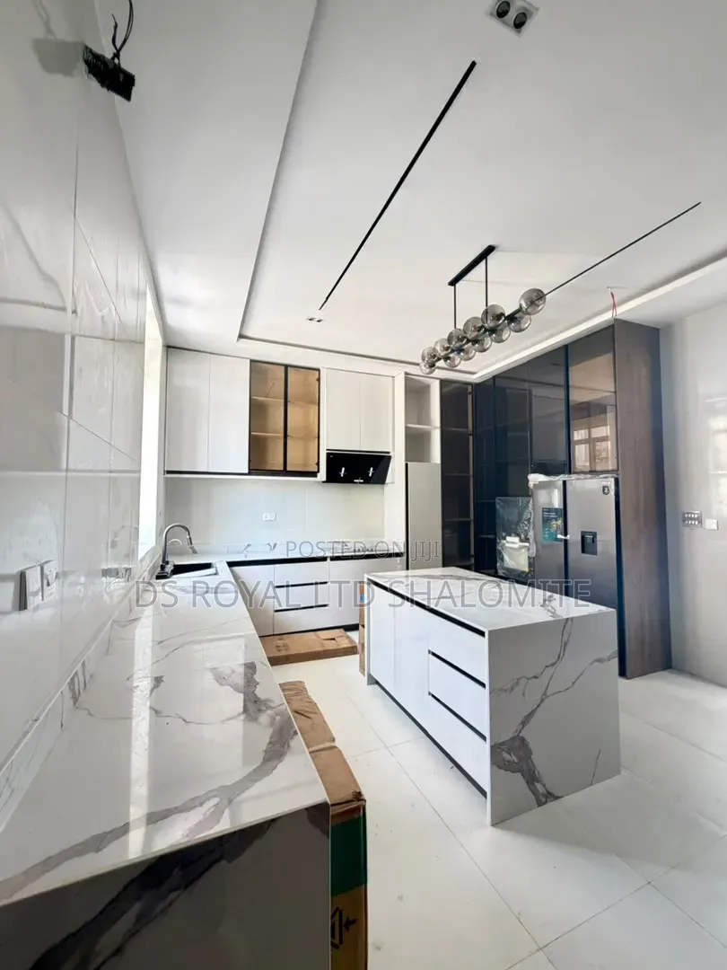 5bdrm Duplex in Ilaje / Lekki for sale in Ilaje / Lekki