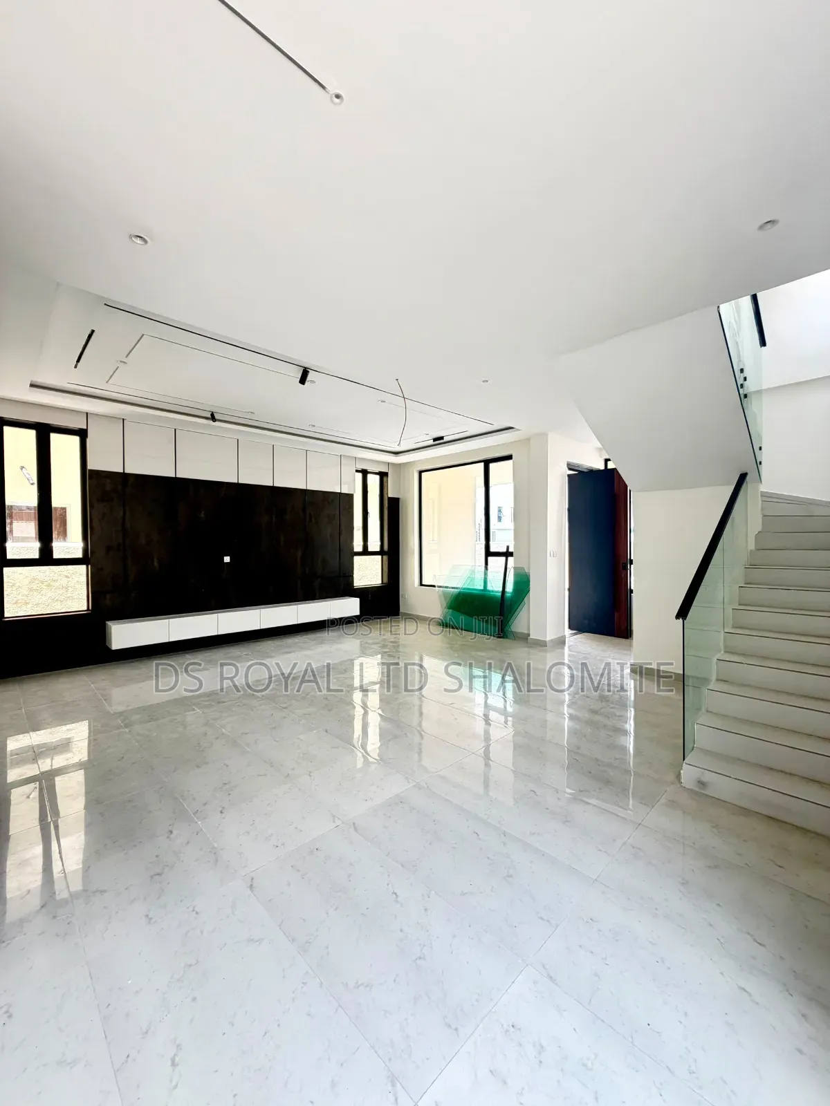 5bdrm Duplex in Ilaje / Lekki for sale in Ilaje / Lekki