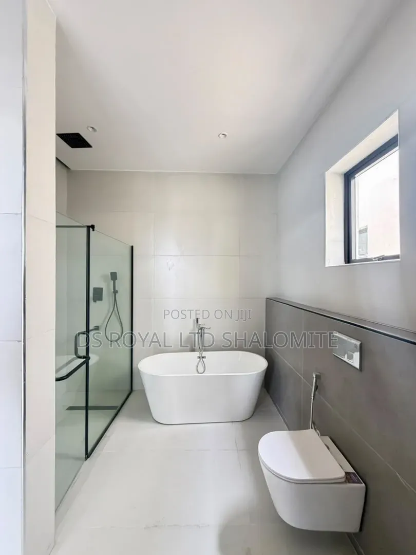 5bdrm Duplex in Ilaje / Lekki for sale in Ilaje / Lekki