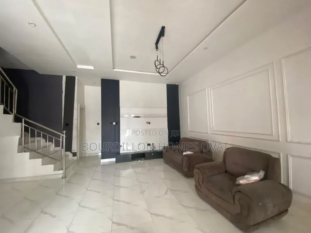 4bdrm Duplex in Ikota Villa Estate for rent in Ikota