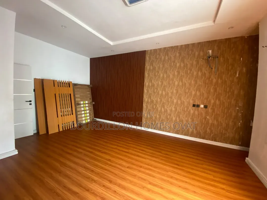 4bdrm Duplex in Ikota Villa Estate for rent in Ikota
