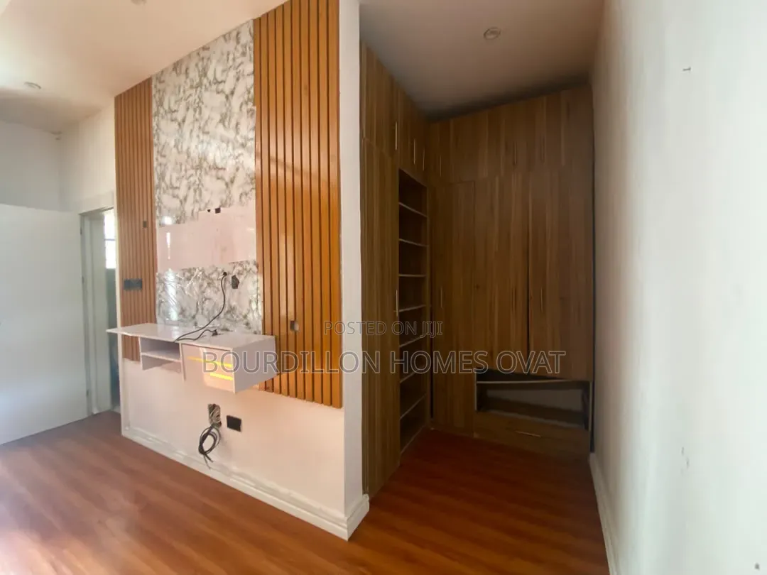 4bdrm Duplex in Ikota Villa Estate for rent in Ikota