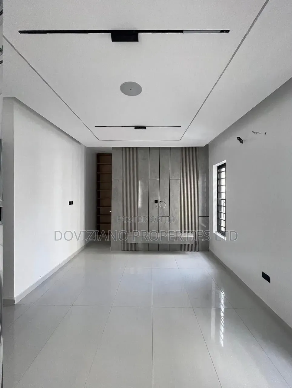6bdrm Duplex in Chevron for sale in Chevron