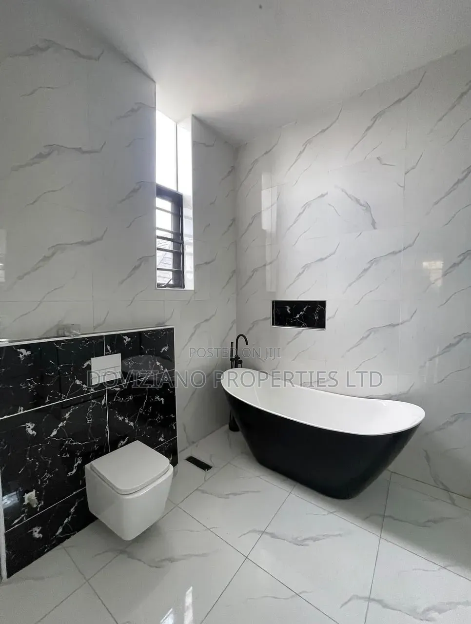6bdrm Duplex in Chevron for sale in Chevron