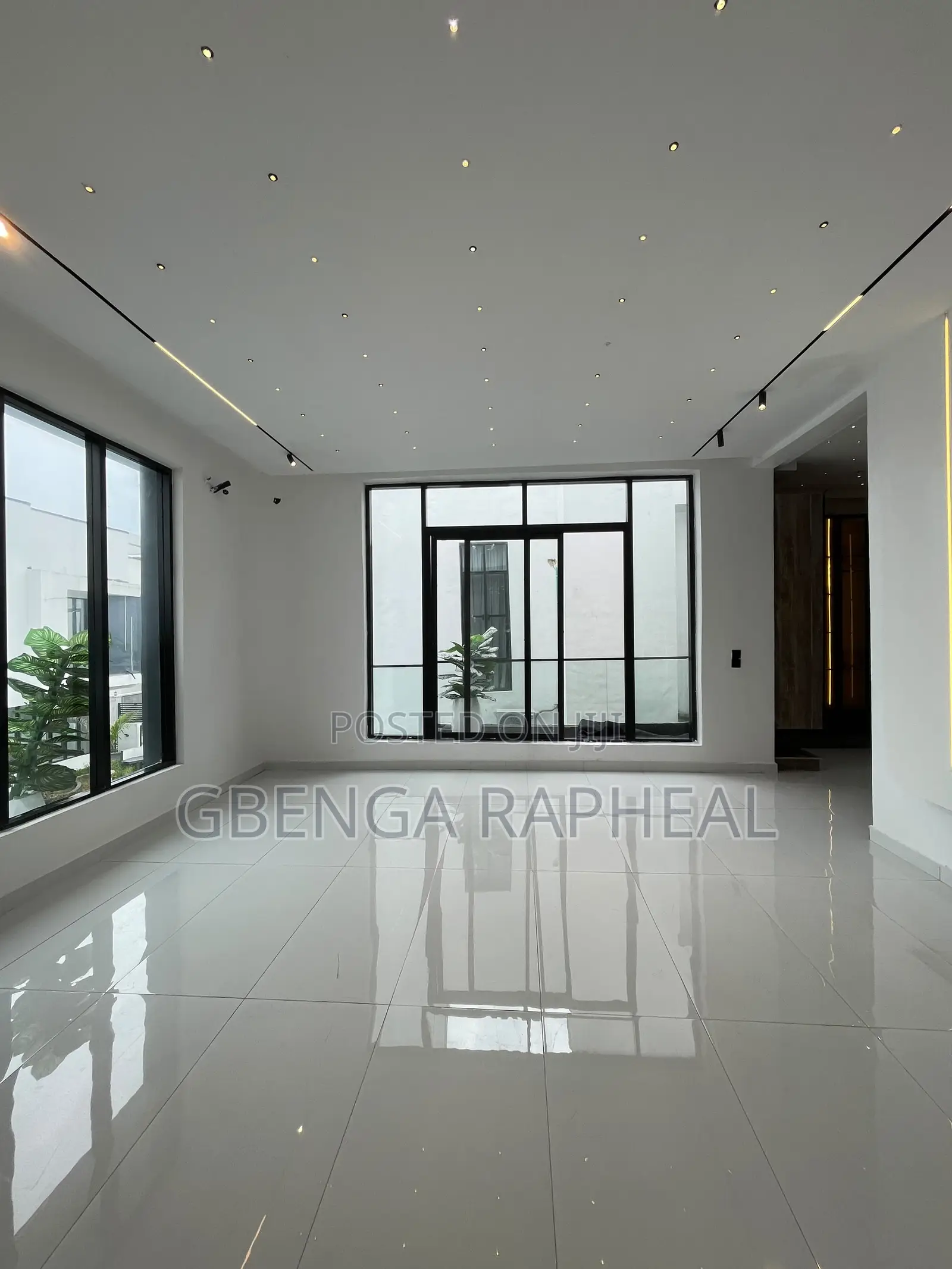 5bdrm Duplex in Chevron, Lekki for sale in Lekki