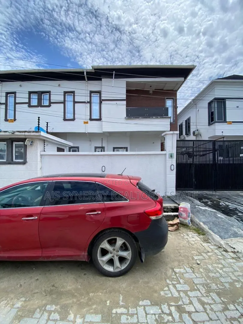 4bdrm Duplex in Ikota for rent in Ikota