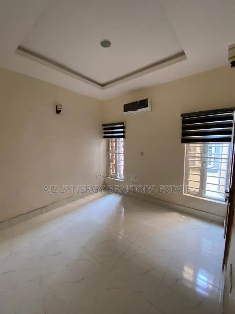 4bdrm Duplex in Ikota for rent in Ikota