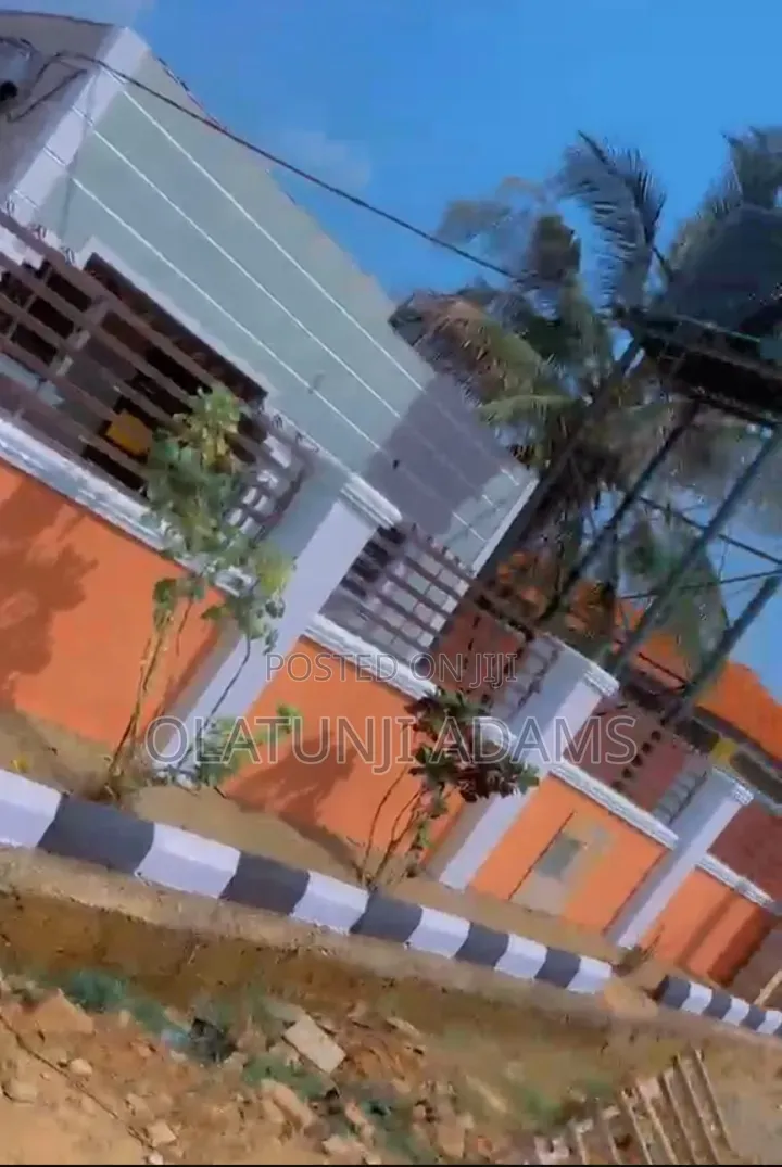 15bdrm Apartment in Onward Ogo Oluwa, Osogbo for sale in Osogbo