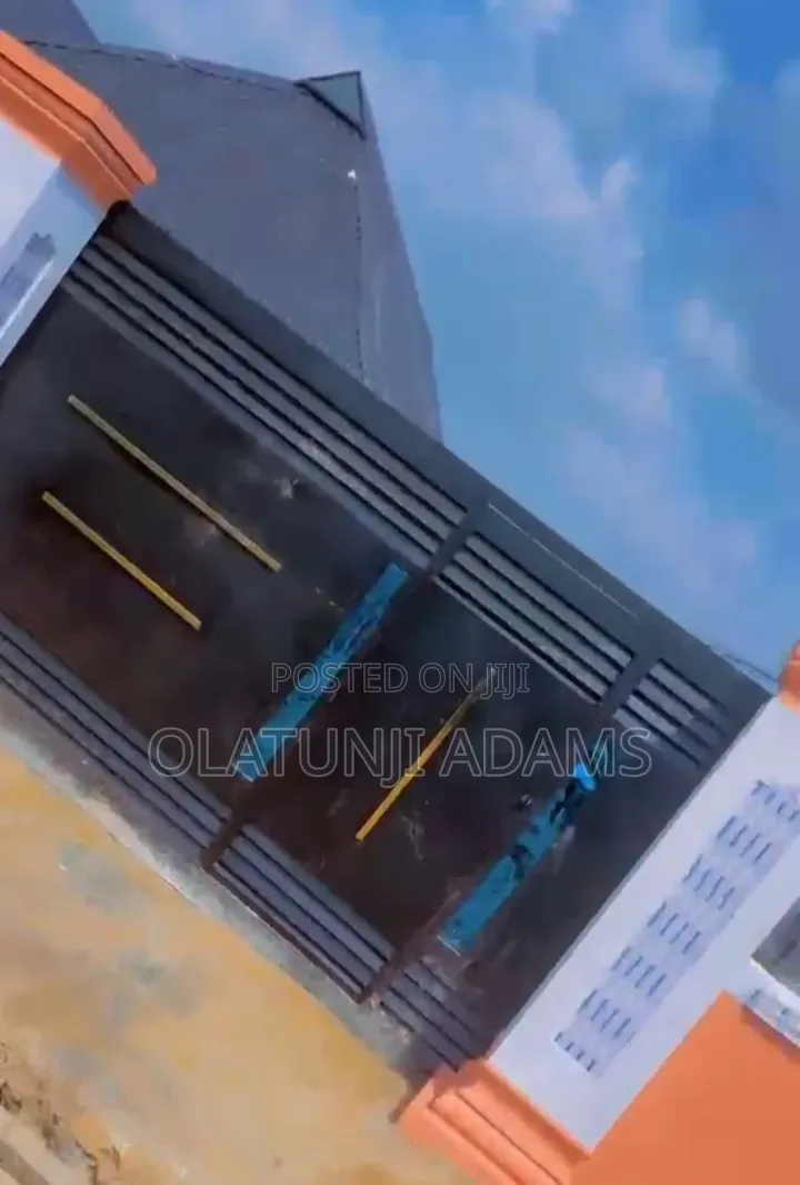 15bdrm Apartment in Onward Ogo Oluwa, Osogbo for sale in Osogbo