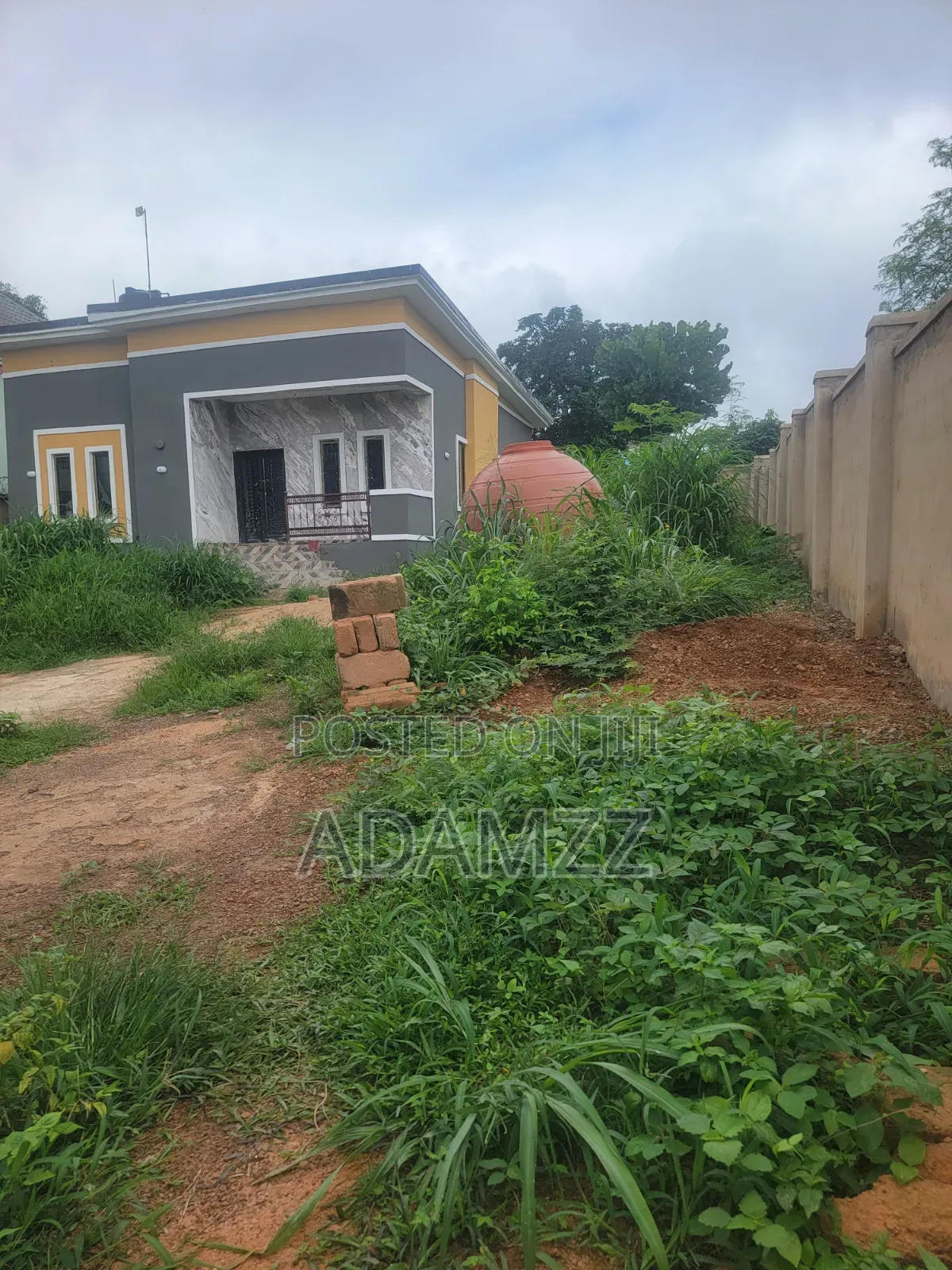 2bdrm Bungalow in Eruchie Street, Enugu for rent in Enugu