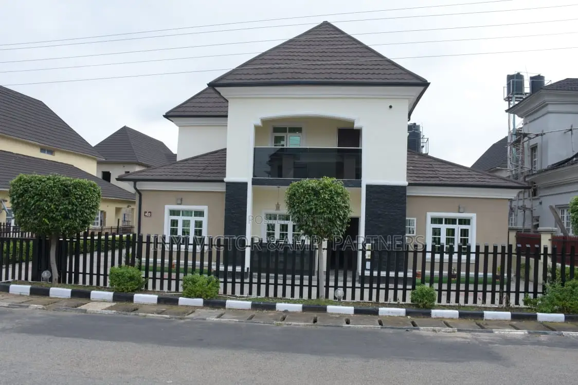 4bdrm Townhouse/Terrace in Sabon Lugbe for sale in Sabon Lugbe