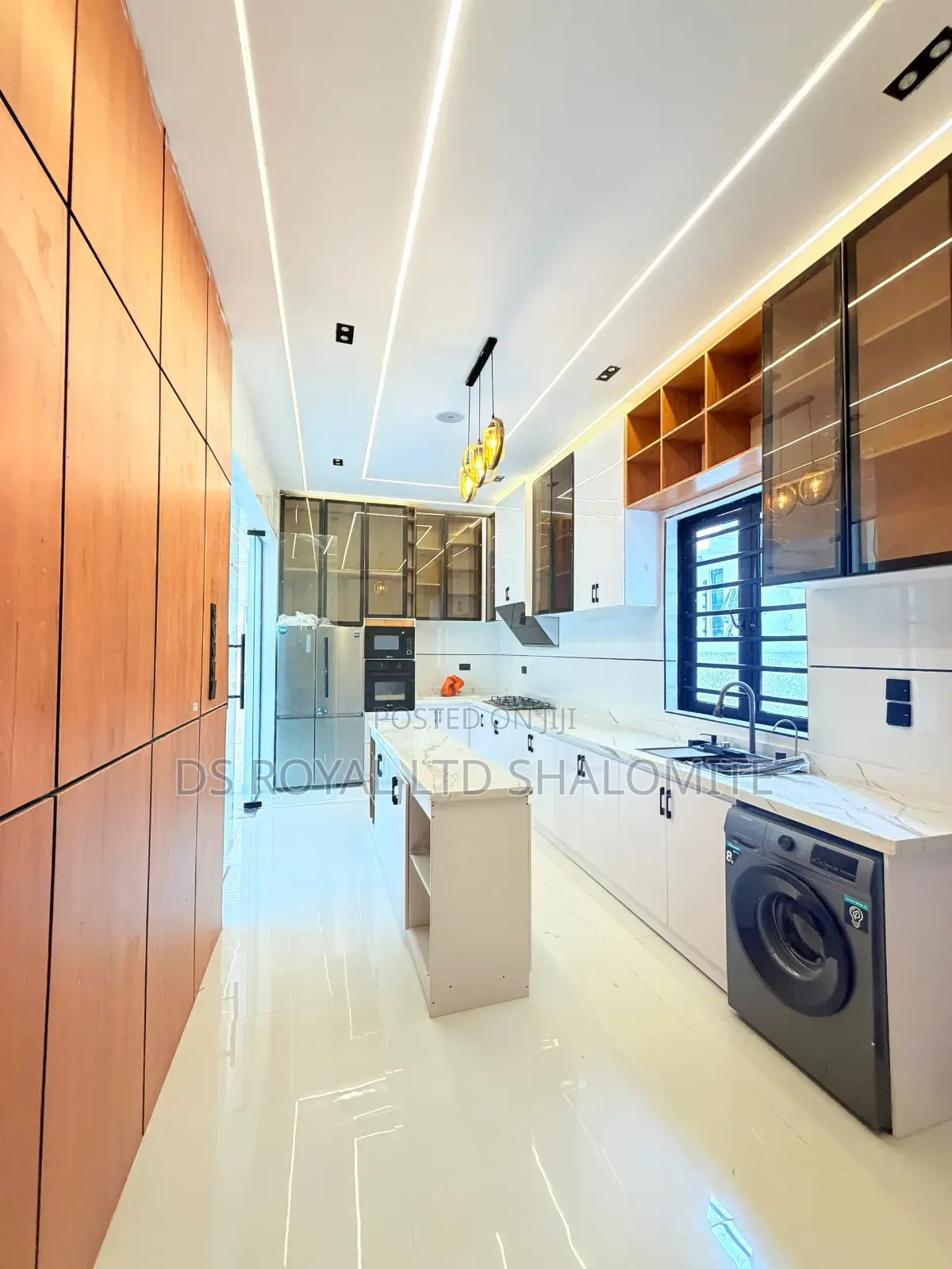 5bdrm Duplex in Ikota for sale in Ikota