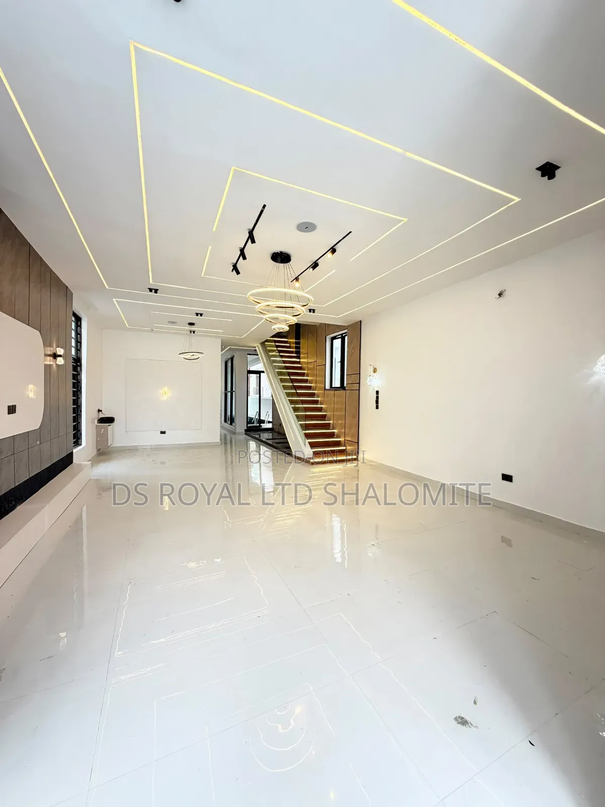 5bdrm Duplex in Ikota for sale in Ikota