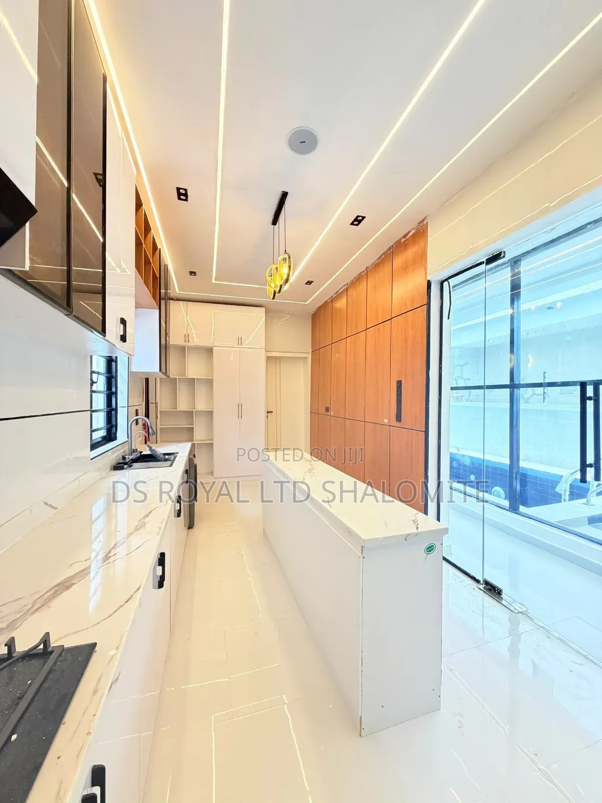 5bdrm Duplex in Ikota for sale in Ikota