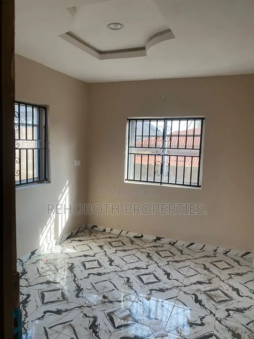 2bdrm Bungalow in Abeese Elebu, Akala Express for rent in Akala Express