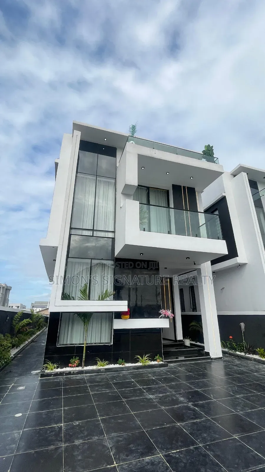 5bdrm Duplex in Ologolo for sale in Ologolo