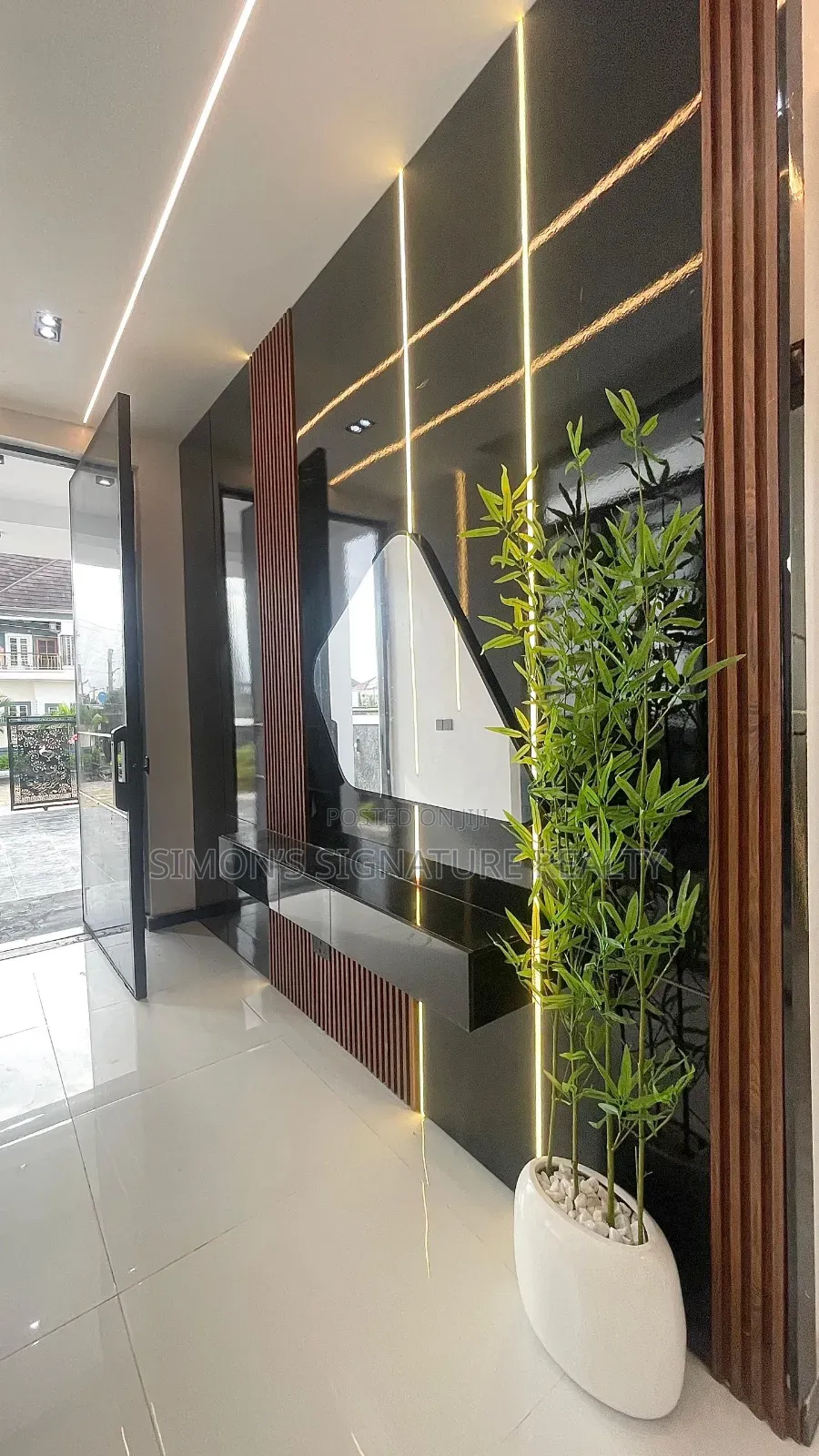 5bdrm Duplex in Ologolo for sale in Ologolo