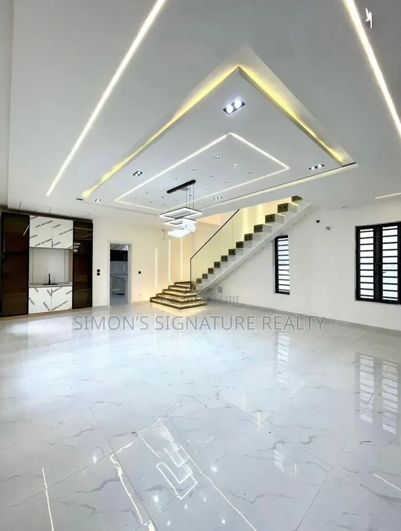 5bdrm Duplex in Ikota for rent in Ikota