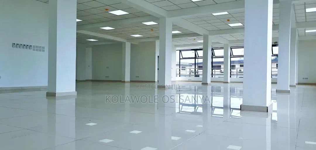 A Complex on 800sqm With Lettable Space on Bode Thomas in Bode Thomas