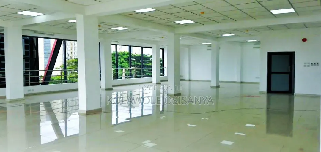 A Complex on 800sqm With Lettable Space on Bode Thomas in Bode Thomas
