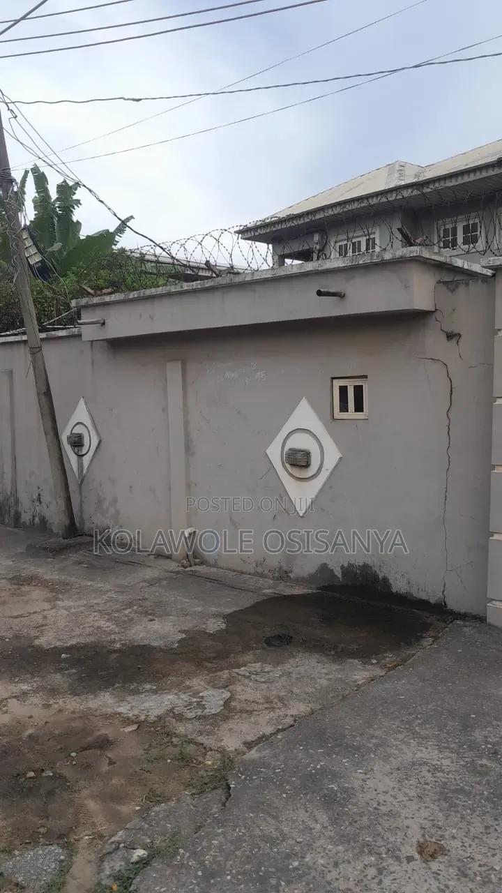 6bdrm Duplex in Ago Palace for sale in Ago Palace