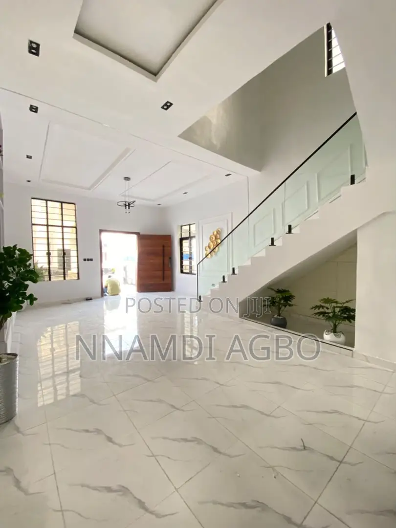 4bdrm Duplex in Ikota for sale in Ikota