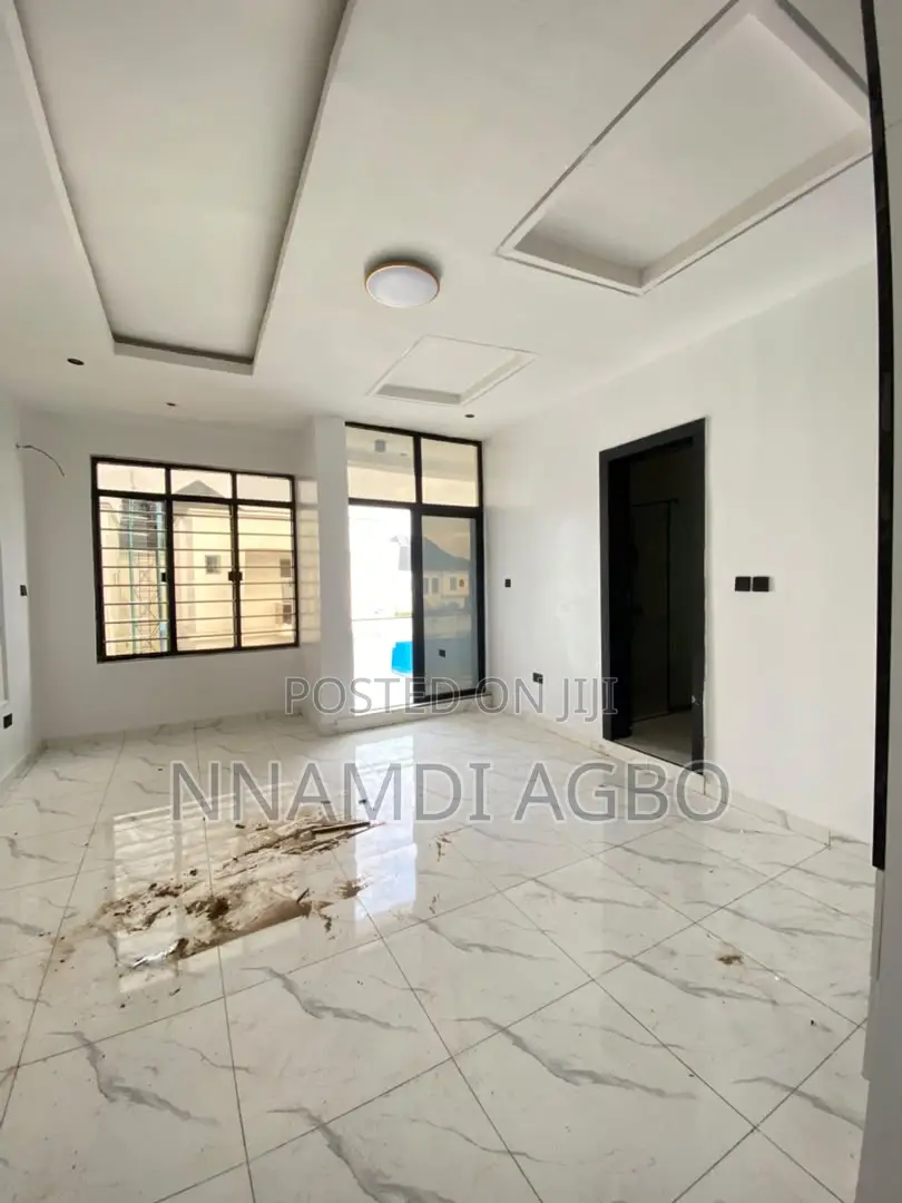 4bdrm Duplex in Ikota for sale in Ikota