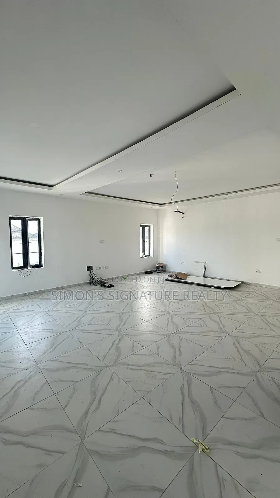 3bdrm Penthouse in Ikota for sale in Ikota