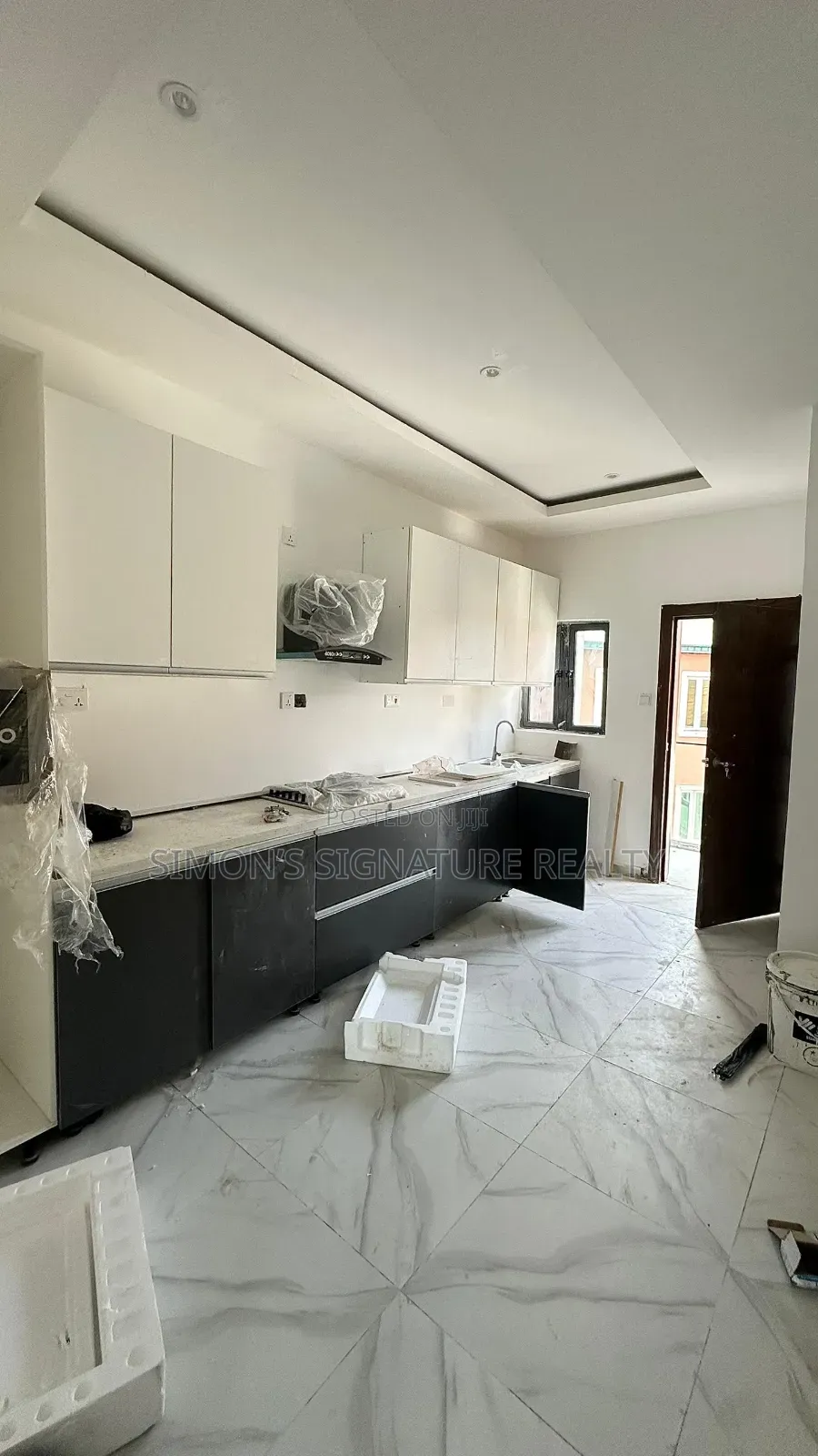 3bdrm Penthouse in Ikota for sale in Ikota