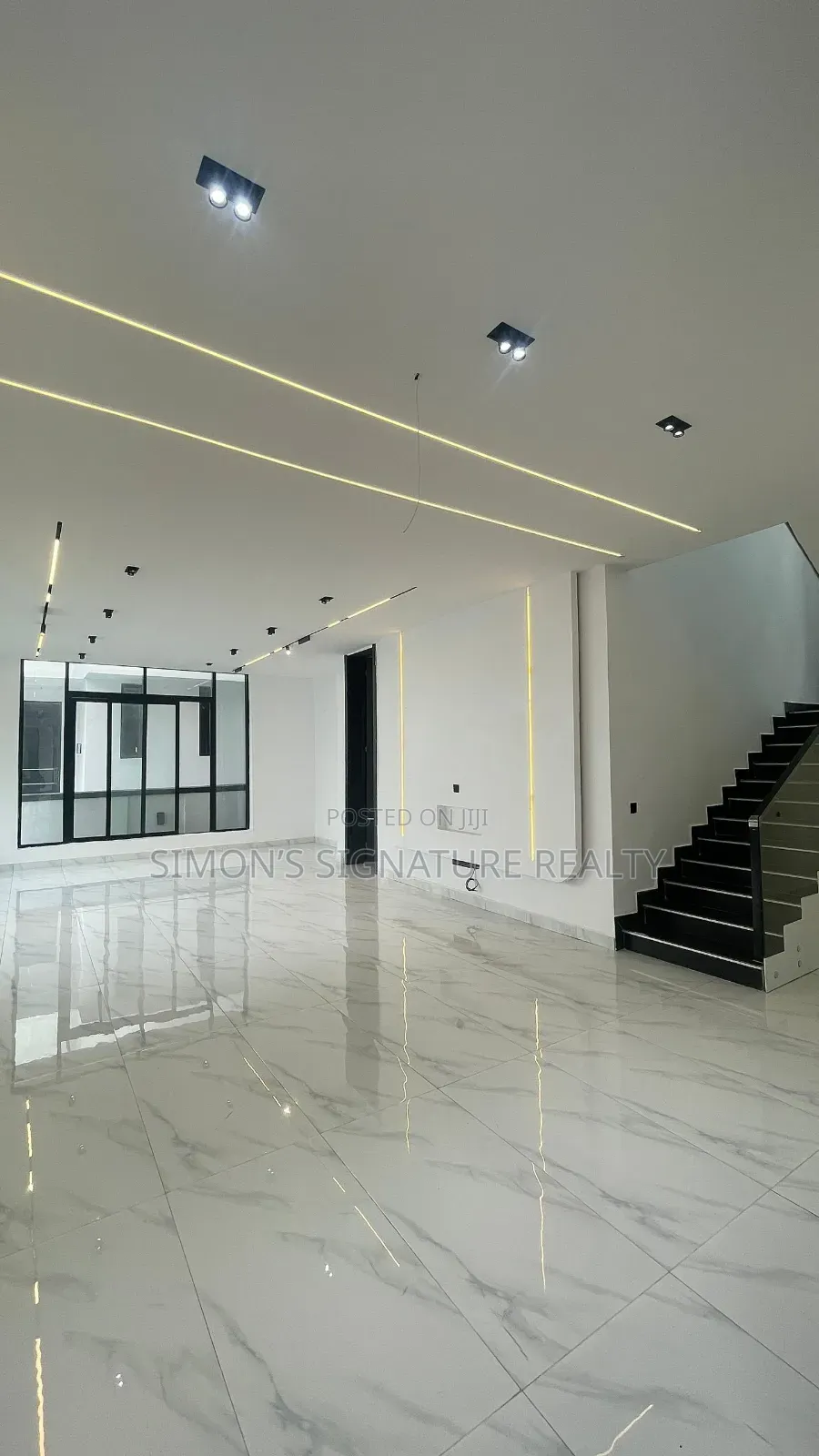 5bdrm Duplex in Chevron for sale in Chevron