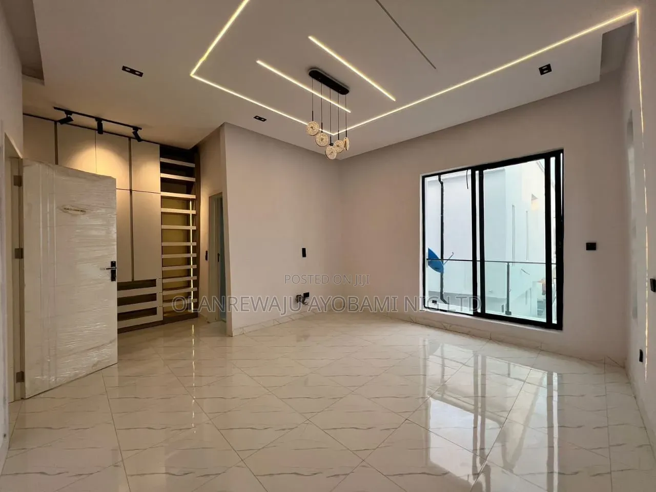 7bdrm Apartment in Lekki Phase 2 for sale in Lekki Phase 2