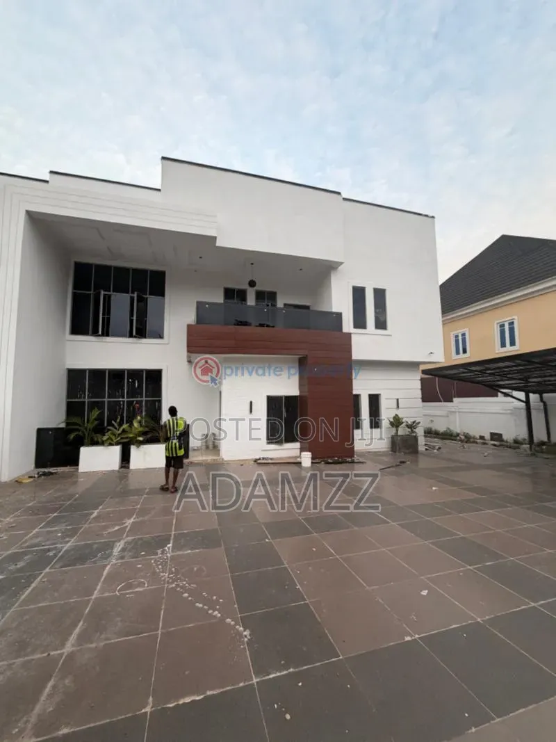 5bdrm Mansion in Wtc Estate, Enugu for sale in Enugu