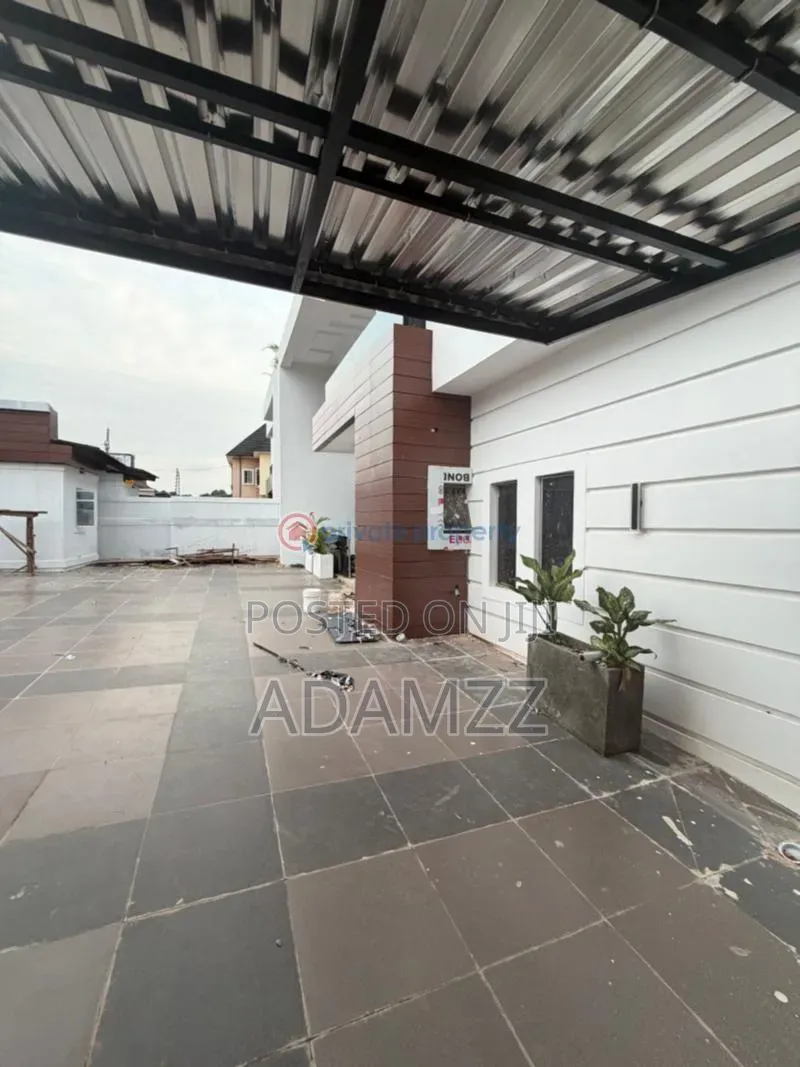 5bdrm Mansion in Wtc Estate, Enugu for sale in Enugu