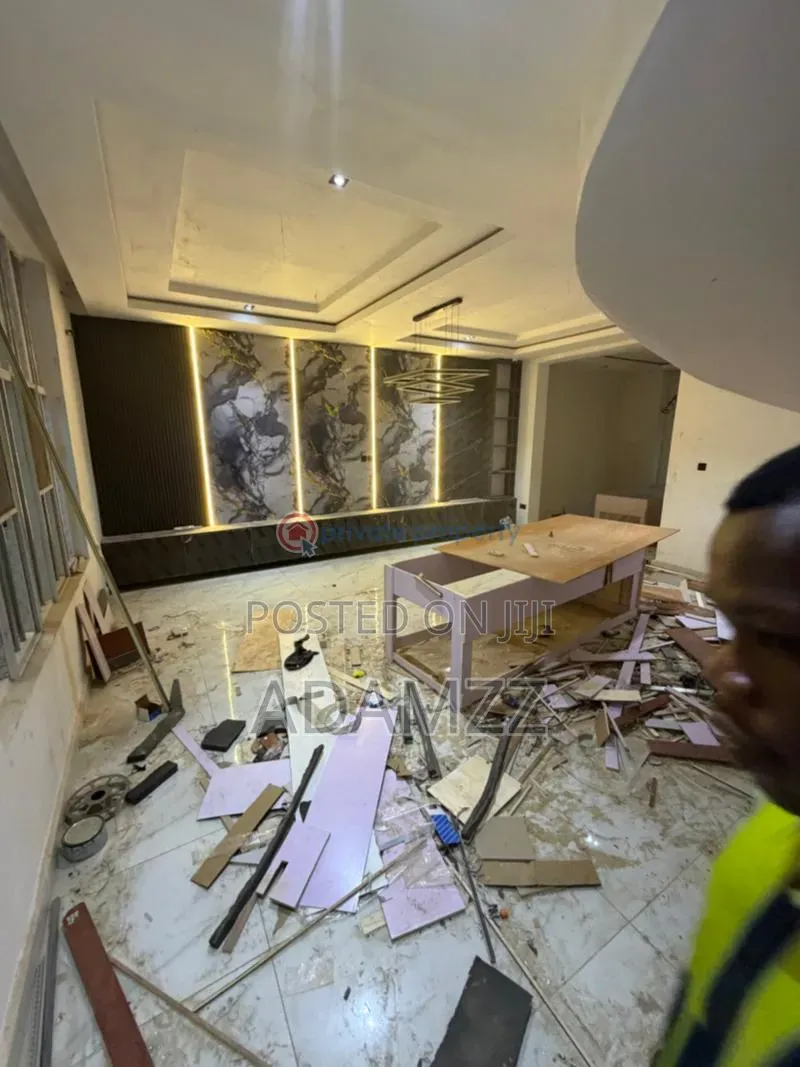 5bdrm Mansion in Wtc Estate, Enugu for sale in Enugu