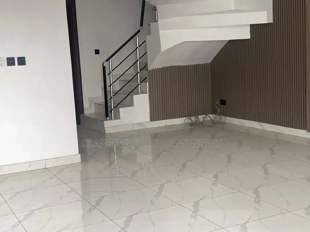 6bdrm Apartment in Lekki Phase 2 for sale in Lekki Phase 2