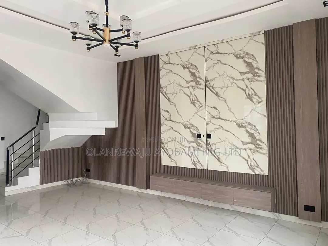 6bdrm Apartment in Lekki Phase 2 for sale in Lekki Phase 2
