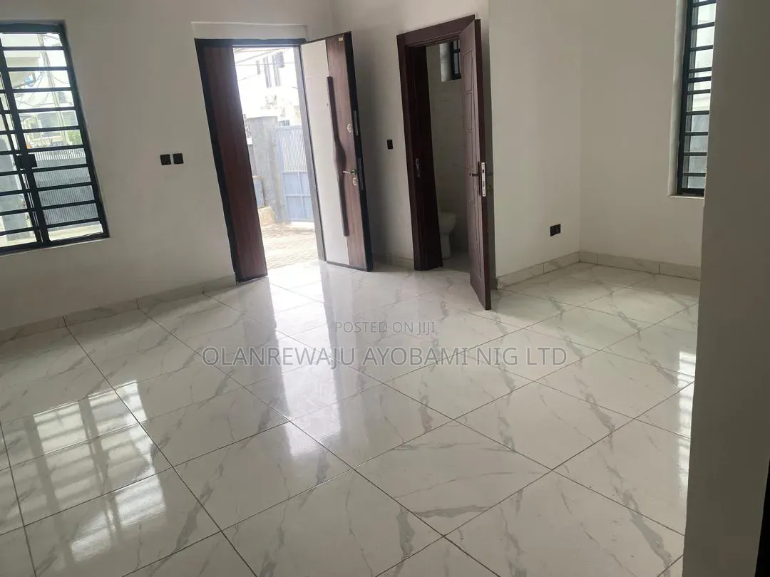 6bdrm Apartment in Lekki Phase 2 for sale in Lekki Phase 2