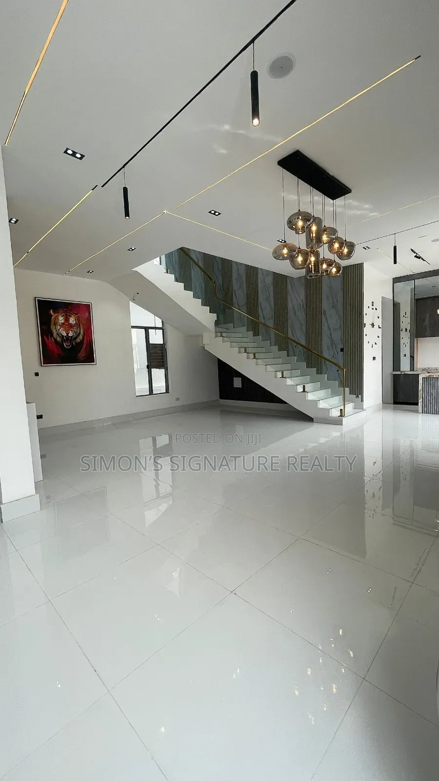 5bdrm Duplex in Chevron for sale in Chevron