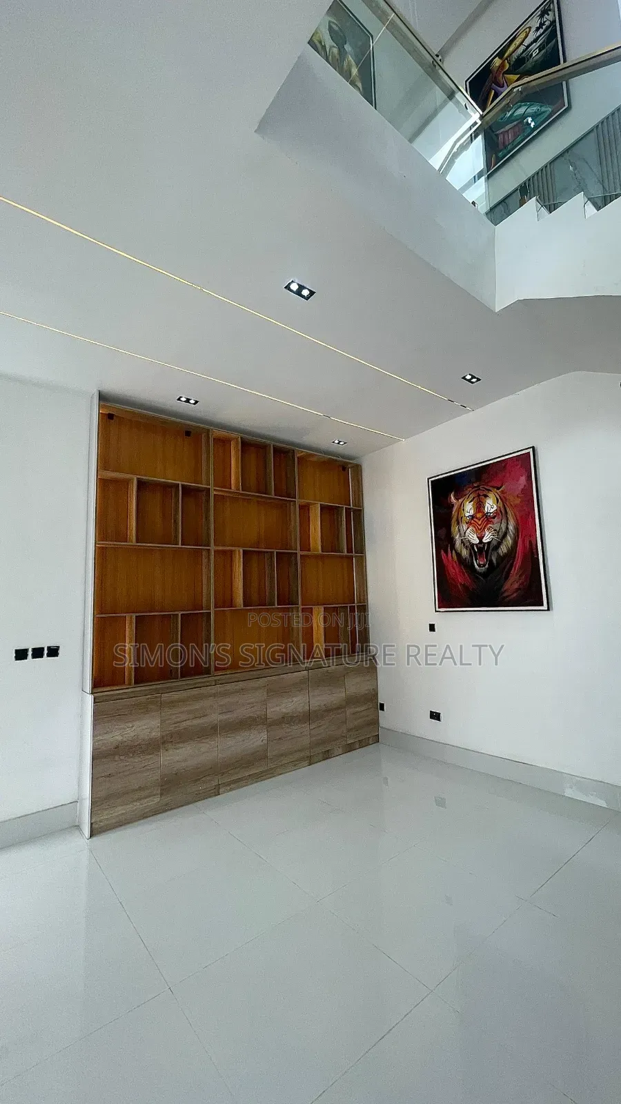 5bdrm Duplex in Chevron for sale in Chevron