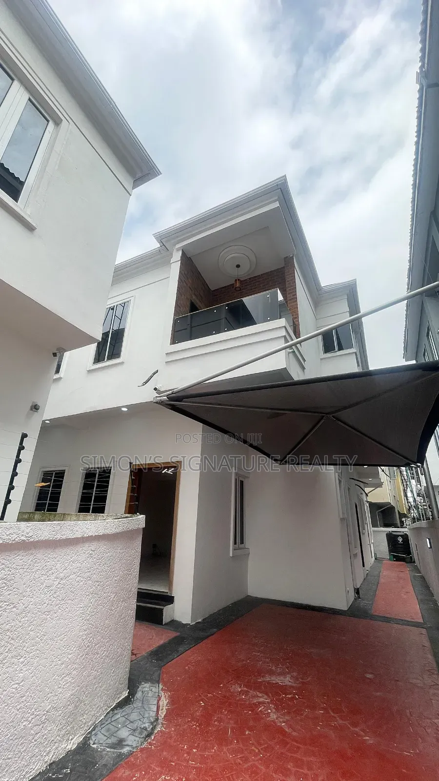 4bdrm Duplex in Chevron for sale in Chevron