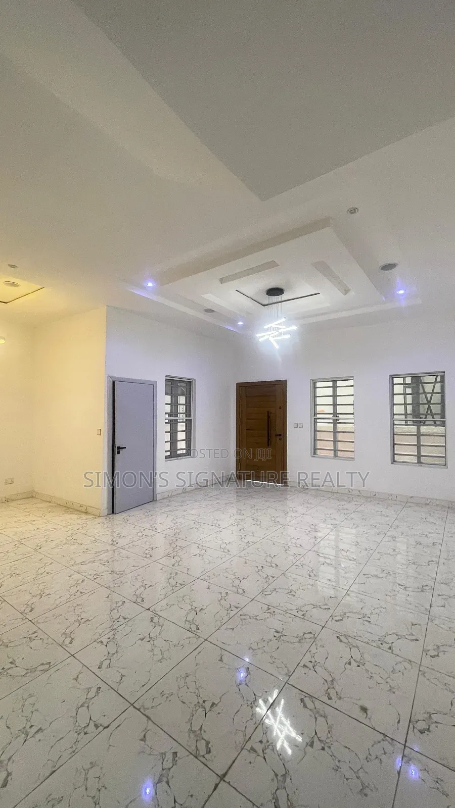 4bdrm Duplex in Chevron for sale in Chevron