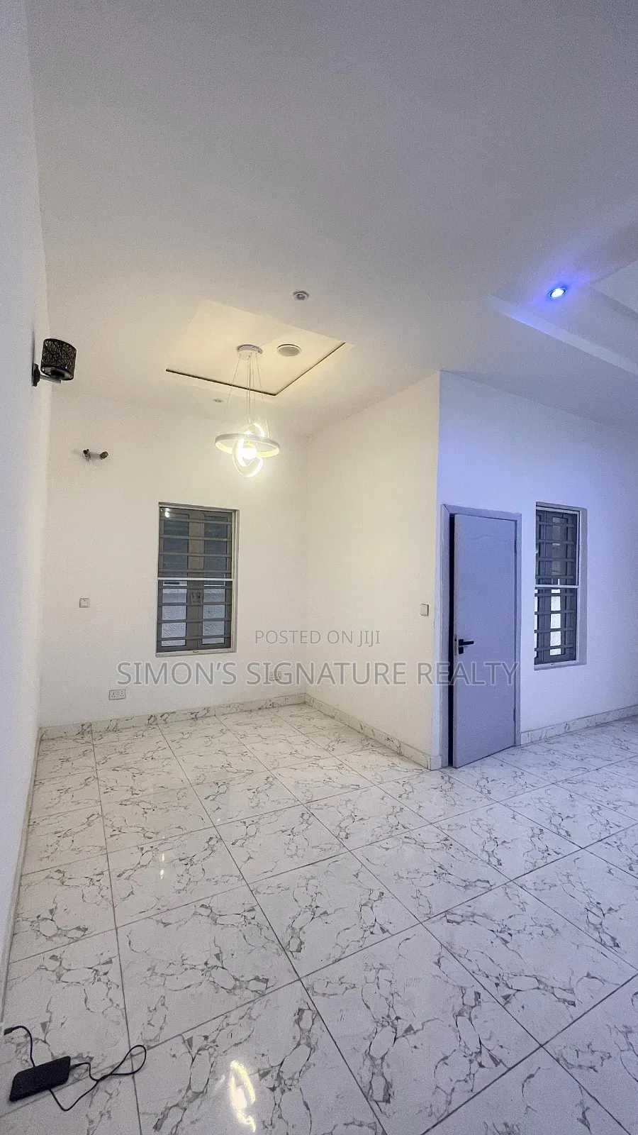 4bdrm Duplex in Chevron for sale in Chevron