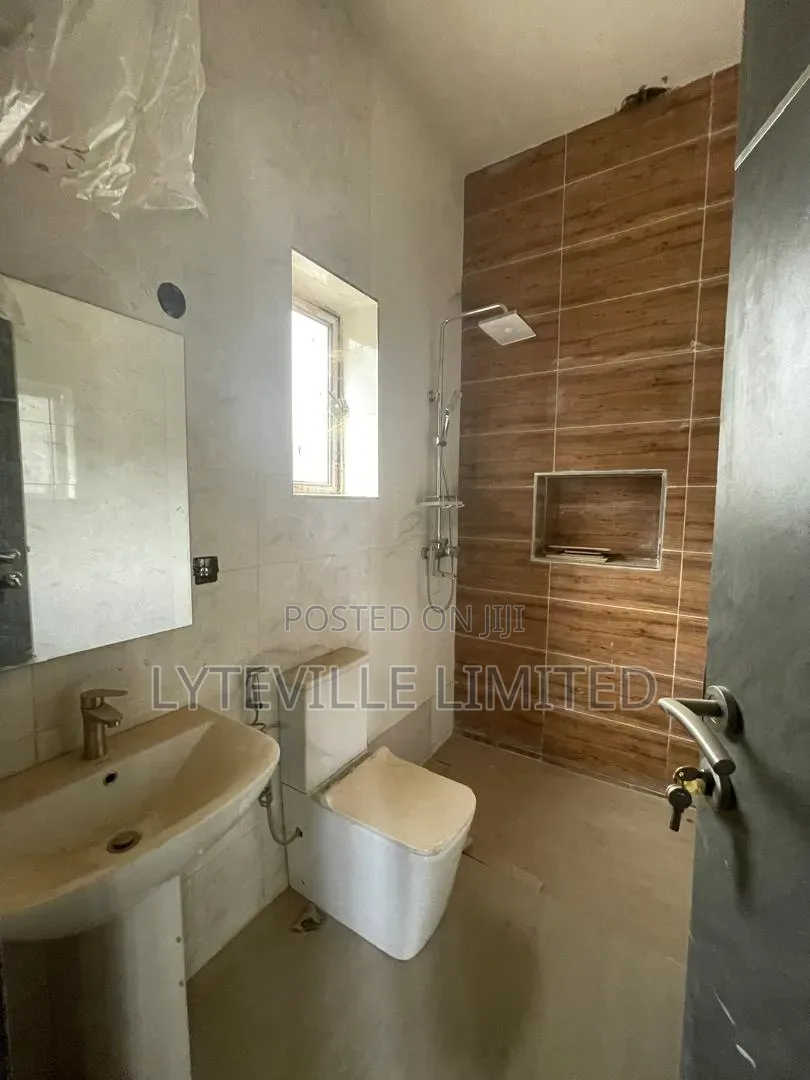 3bdrm Block of Flats in Wuye for sale in Wuye