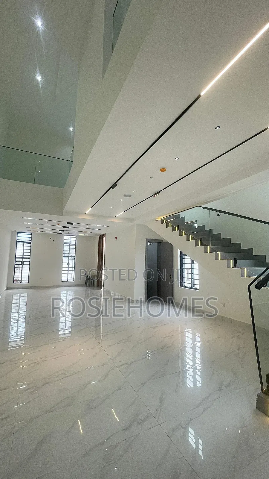 5bdrm Duplex in Ikota Gra for sale in Ikota