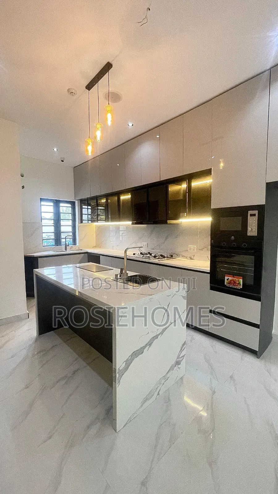 5bdrm Duplex in Ikota Gra for sale in Ikota