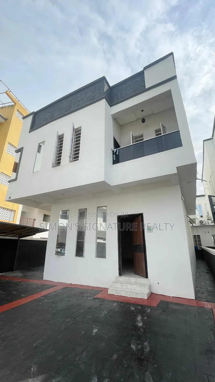 5bdrm Duplex in Chevron for sale in Chevron